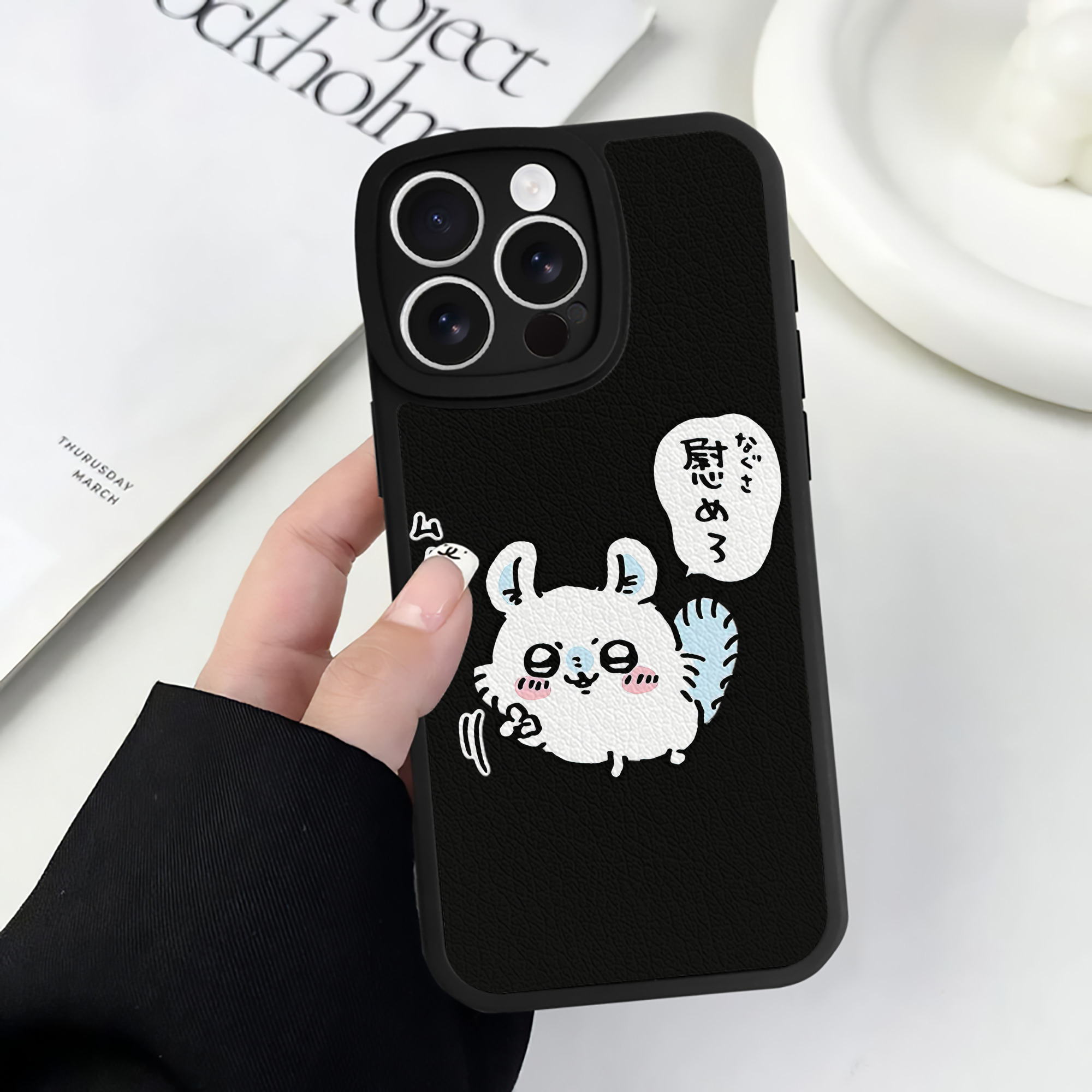 （画像用） ちいかわ モモンガ Chii-kawa Momonga 【iPhone 16シリーズ対応】シリコンスマホケース（レザー調） 材質：シリコン